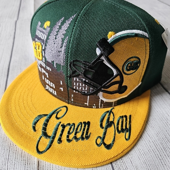 Green Bay Snapback Embroidered Cap - Picture 3 of 7